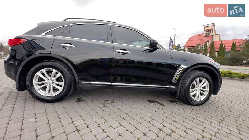 Внедорожник / Кроссовер Infiniti QX70 2013 в Хмельницком