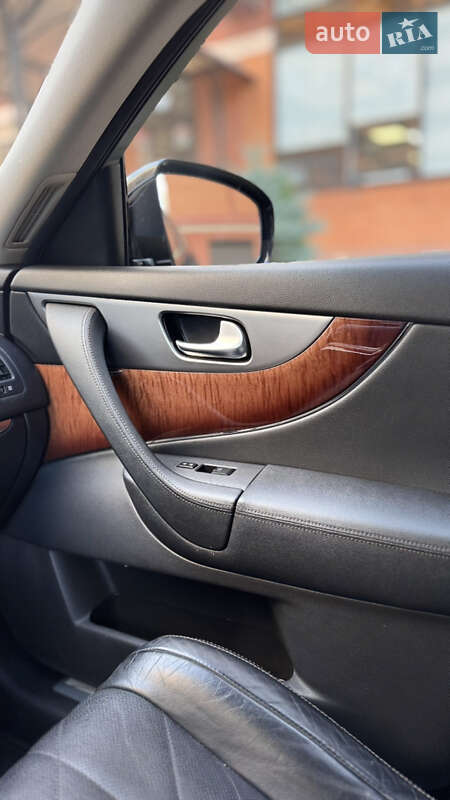 Внедорожник / Кроссовер Infiniti QX70 2016 в Одессе