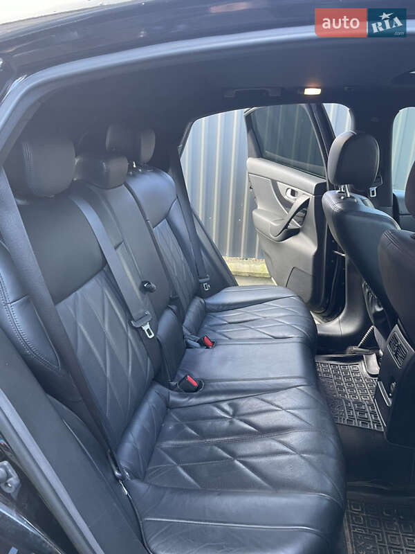 Внедорожник / Кроссовер Infiniti QX70 2014 в Стебнику