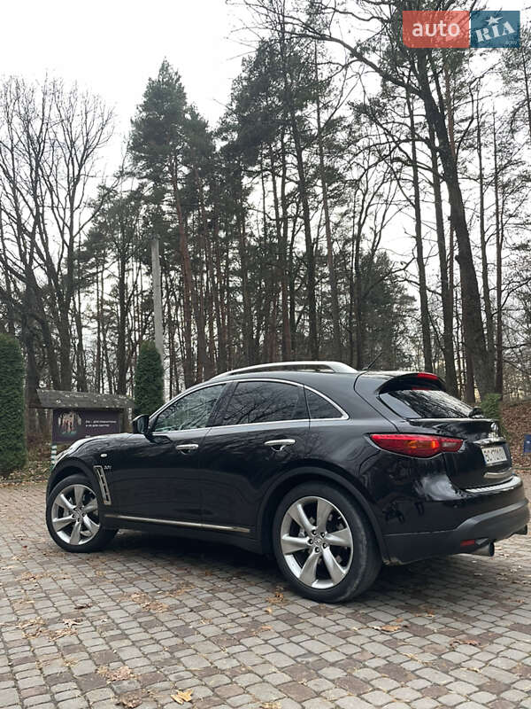 Внедорожник / Кроссовер Infiniti QX70 2014 в Стебнику