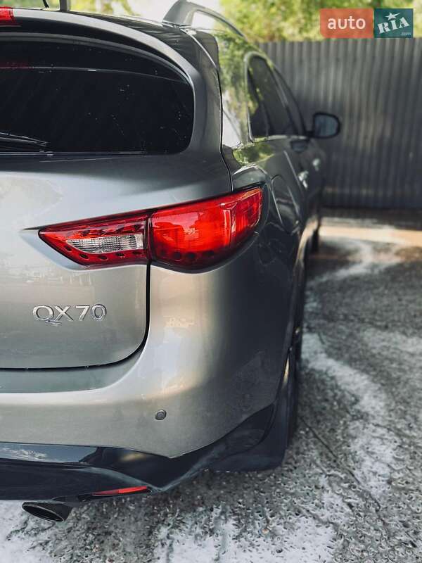 Внедорожник / Кроссовер Infiniti QX70 2013 в Запорожье
