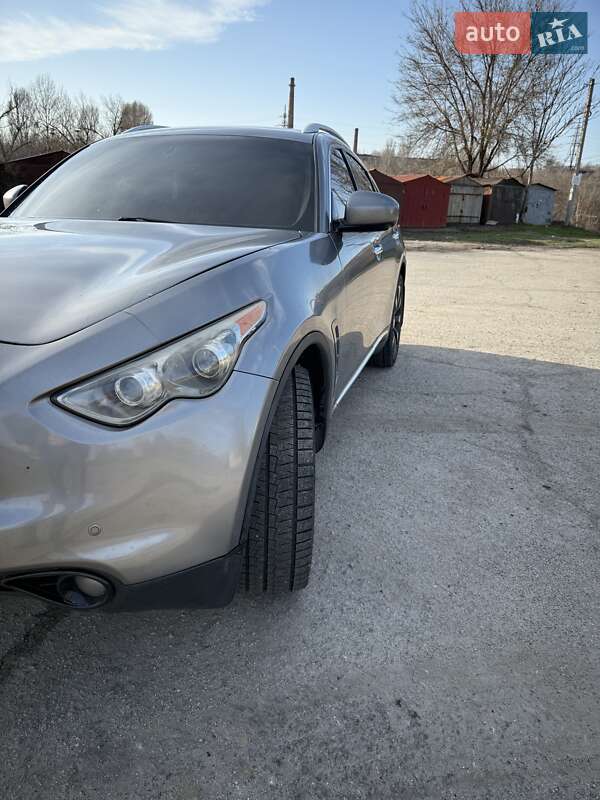 Внедорожник / Кроссовер Infiniti QX70 2013 в Запорожье