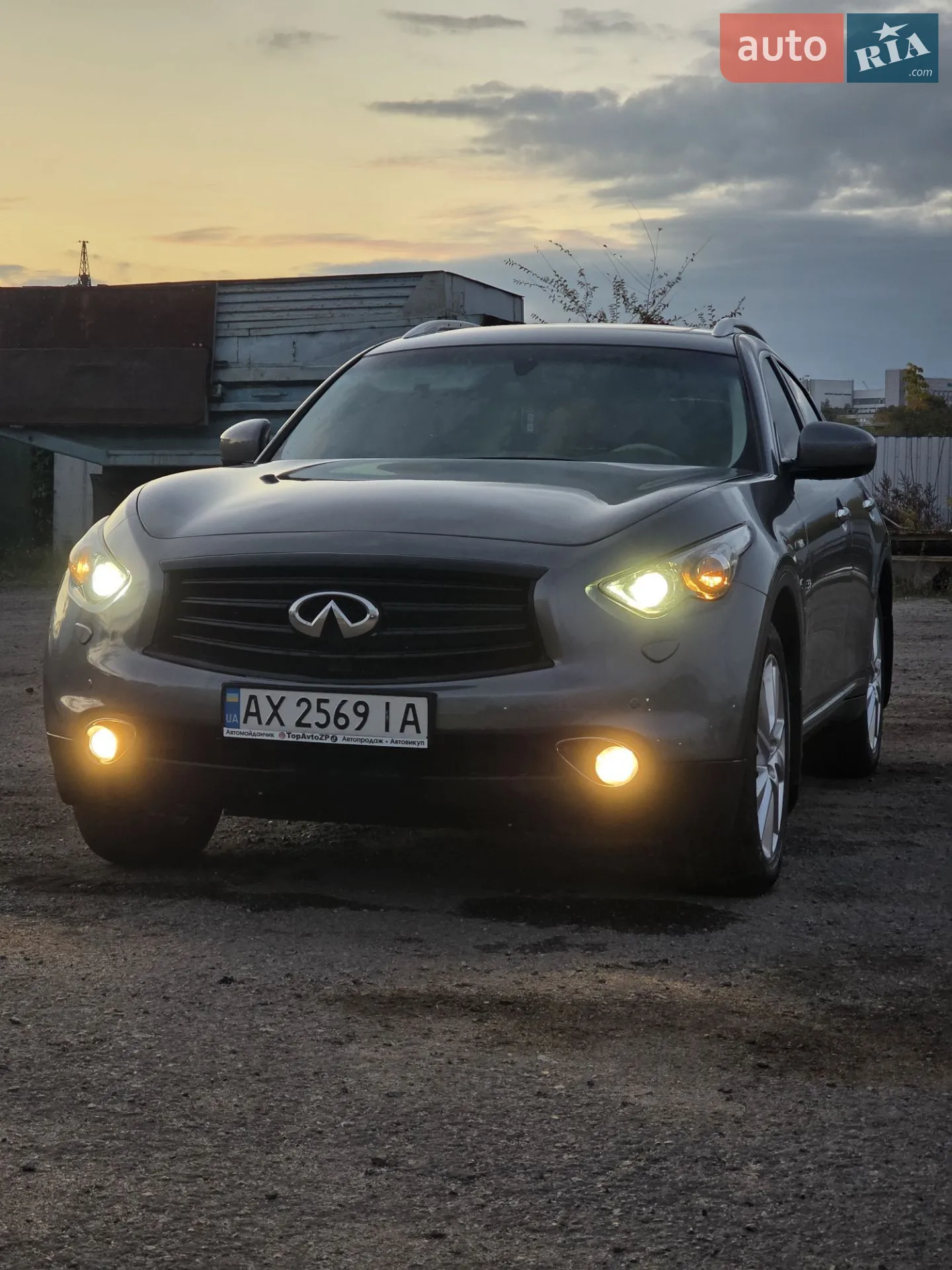 Infiniti QX70 2017 VIN JN1TCNS51U0600427 фото оголошення 2 з 21