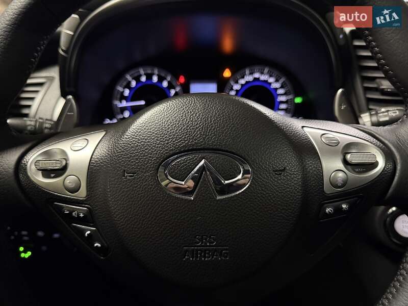 Внедорожник / Кроссовер Infiniti QX70 2013 в Киеве