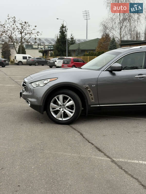 Внедорожник / Кроссовер Infiniti QX70 2015 в Александрие