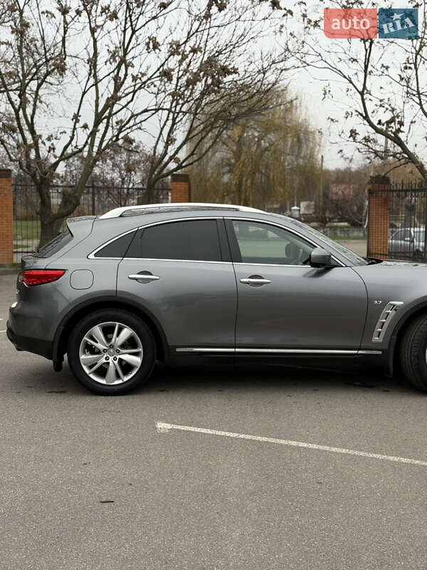 Внедорожник / Кроссовер Infiniti QX70 2015 в Александрие