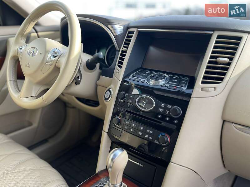 Внедорожник / Кроссовер Infiniti QX70 2016 в Киеве