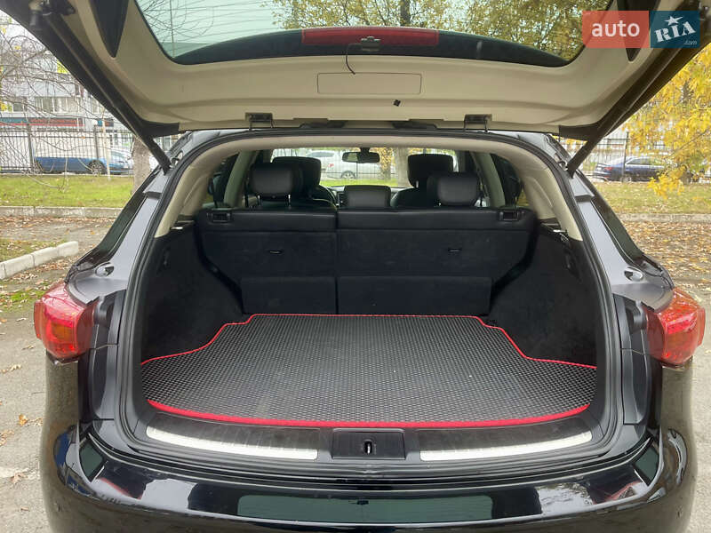 Внедорожник / Кроссовер Infiniti QX70 2015 в Киеве