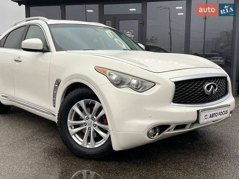 Позашляховик / Кросовер Infiniti QX70 2015 в Києві