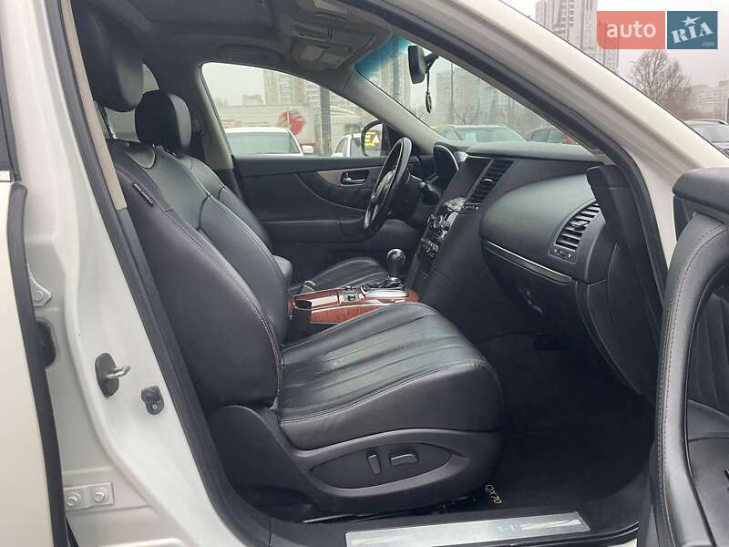 Позашляховик / Кросовер Infiniti QX70 2015 в Києві