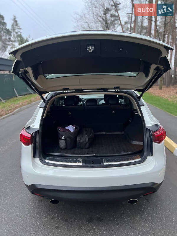 Внедорожник / Кроссовер Infiniti QX70 2015 в Киеве