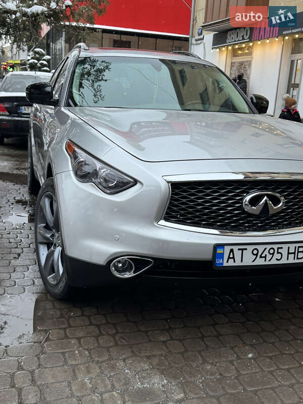 Внедорожник / Кроссовер Infiniti QX70 2013 в Ивано-Франковске