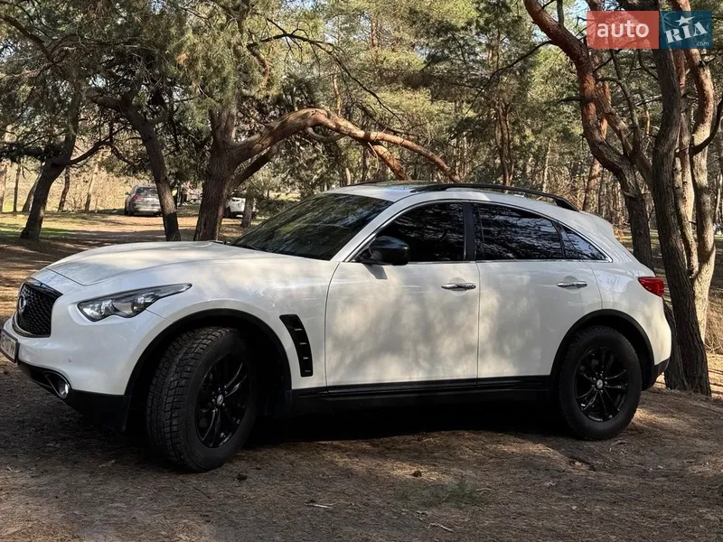 Infiniti QX70