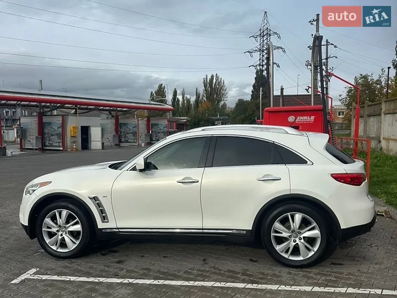 Infiniti QX70 2013