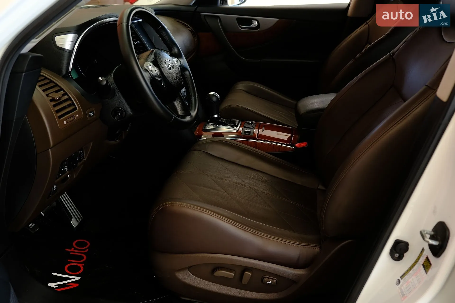 2016 Infiniti QX70 - мініатюра 28