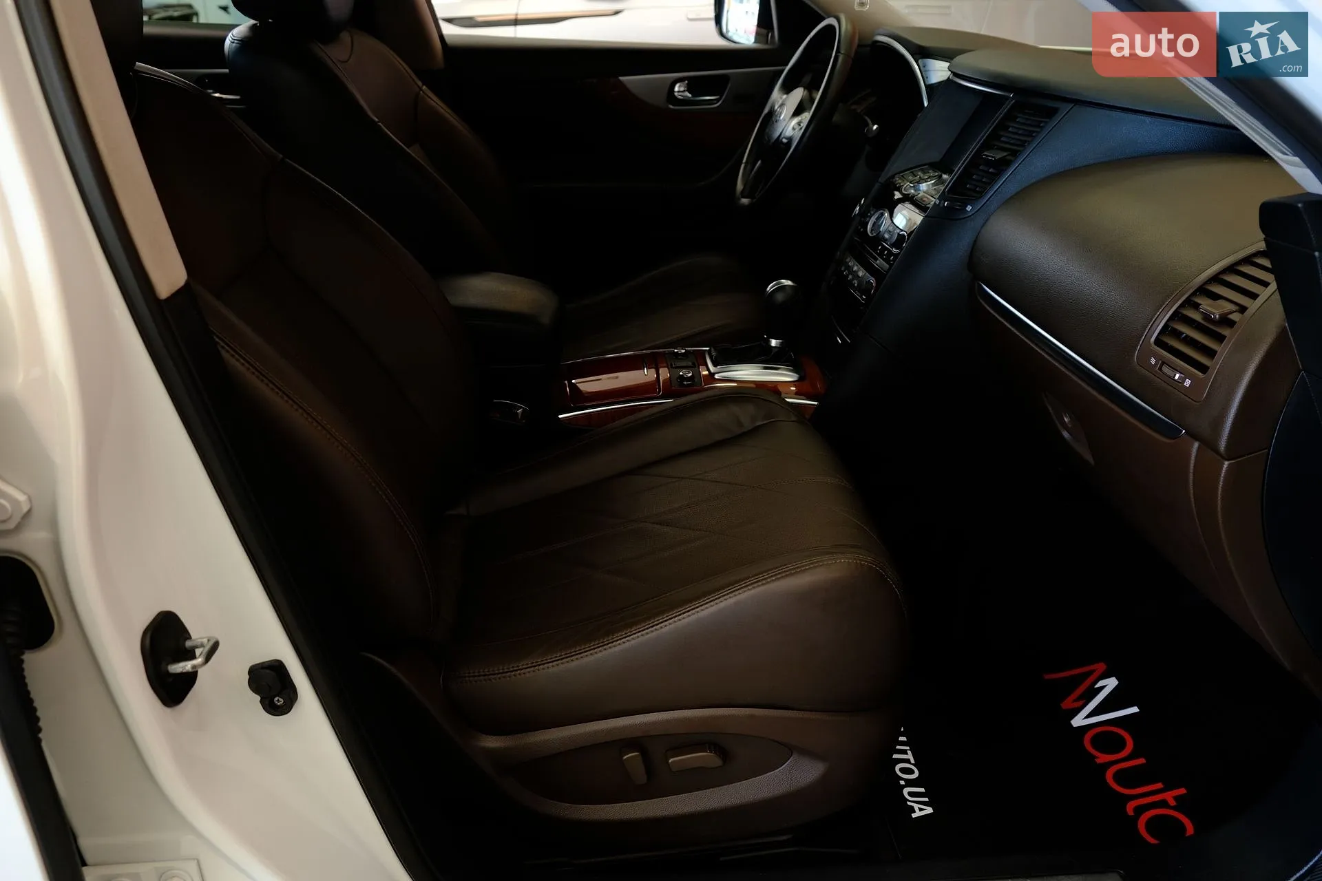 2016 Infiniti QX70 - мініатюра 40