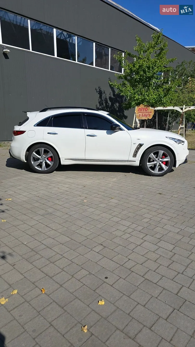 2013 Infiniti QX70 - мініатюра 2