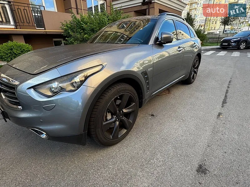 Infiniti QX70