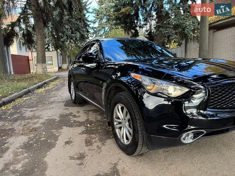 Infiniti QX70