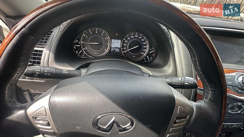 Внедорожник / Кроссовер Infiniti QX80 2016 в Ивано-Франковске