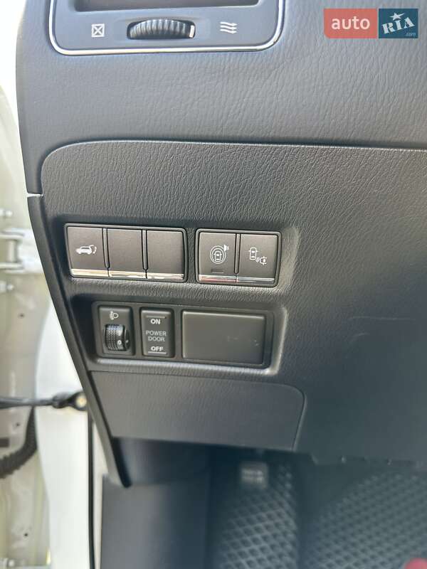 Позашляховик / Кросовер Infiniti QX80 2016 в Києві