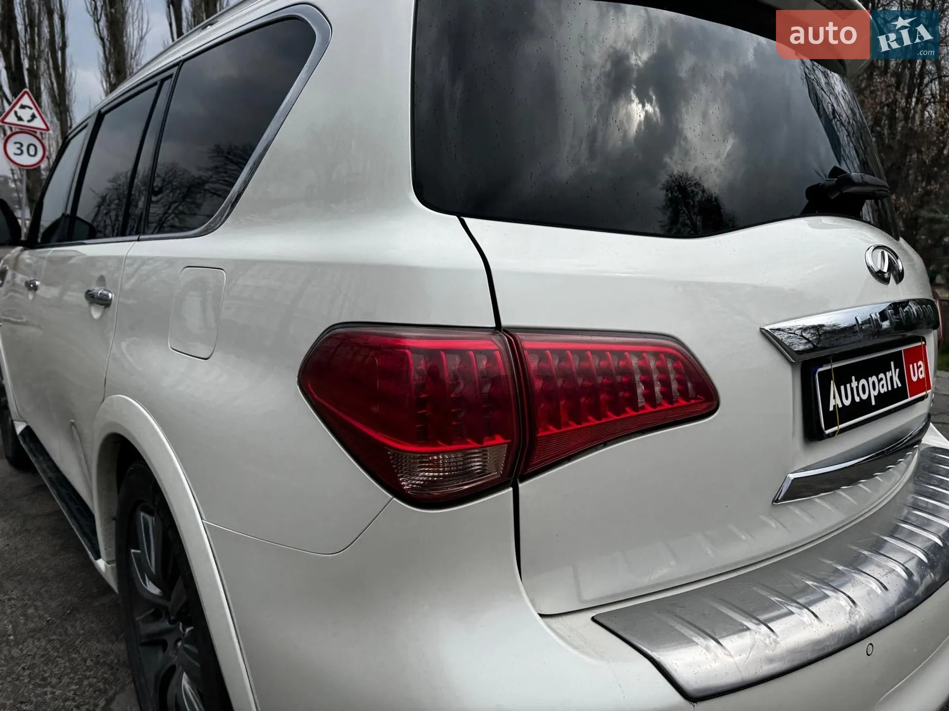 2017 Infiniti QX80 - мініатюра 10