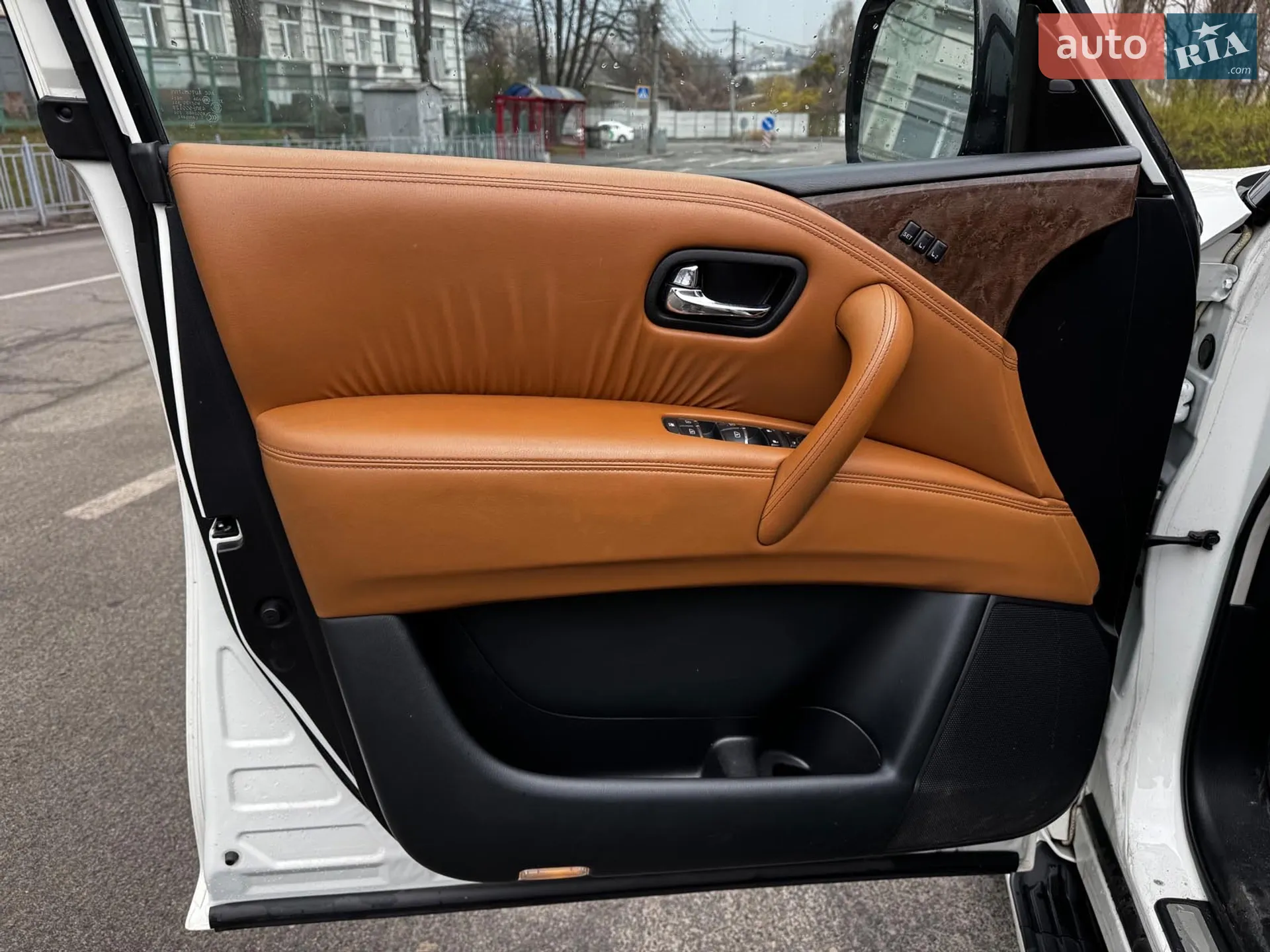 2017 Infiniti QX80 - мініатюра 16