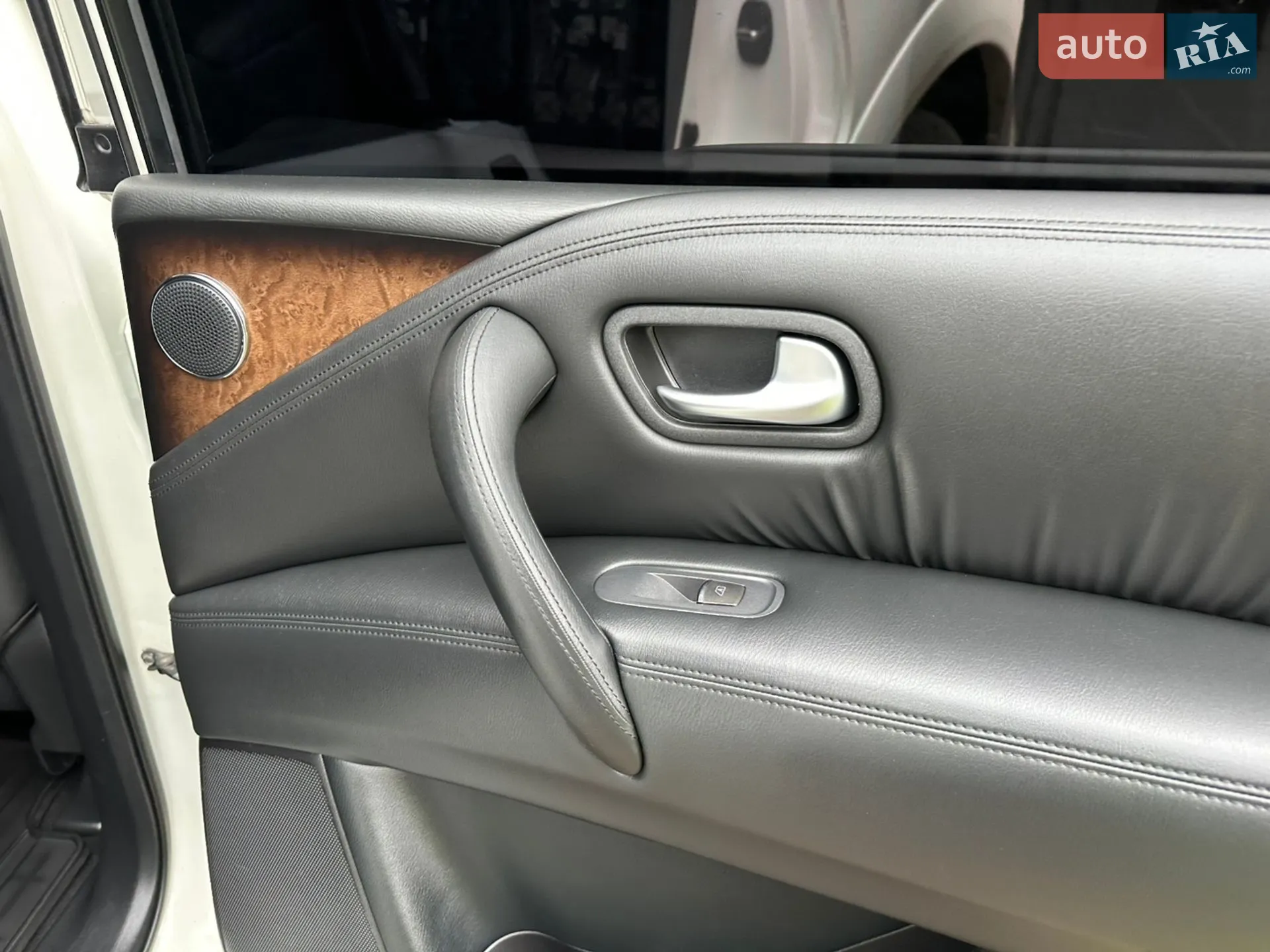 2014 Infiniti QX80 - мініатюра 143