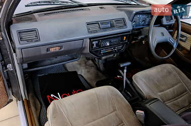 Седан Isuzu Aska 1989 в 