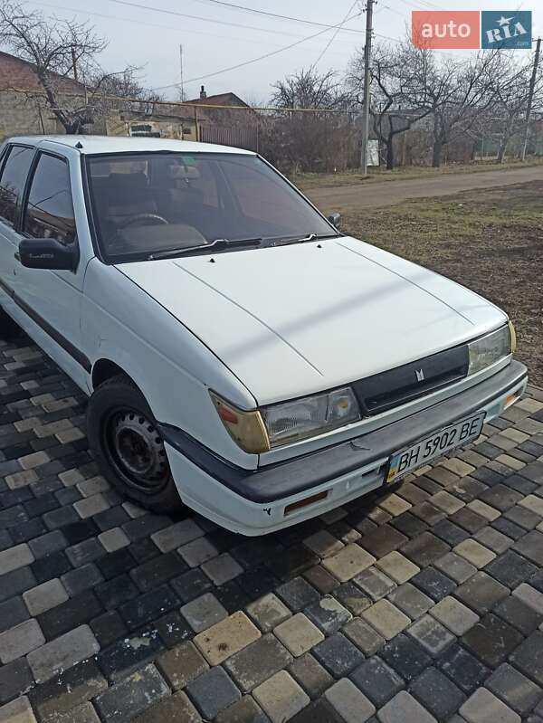 Седан Isuzu Gemini 1986 в Раздельной