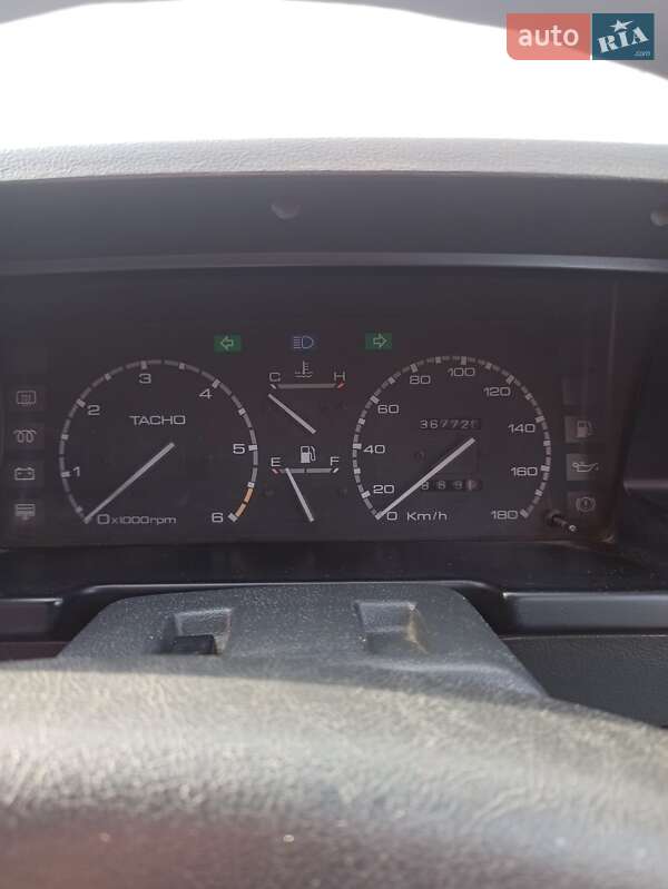 Седан Isuzu Gemini 1986 в Раздельной