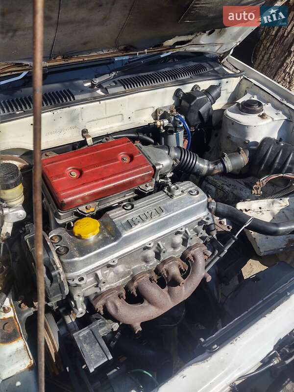 Седан Isuzu Gemini 1986 в Роздільній фото 10 Седан Isuzu Gemini 1986 в Роздільній