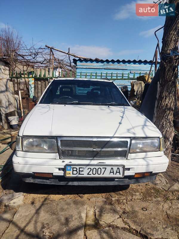Седан Isuzu Gemini 1986 в Раздельной