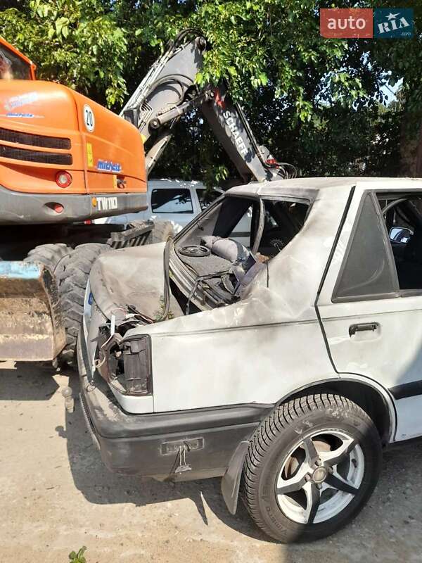 Седан Isuzu Gemini 1989 в Херсоне