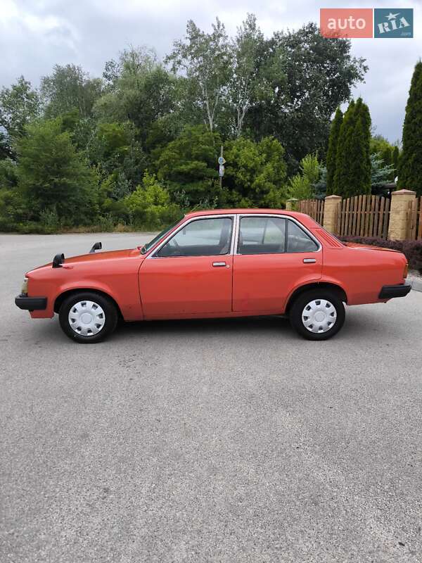 Седан Isuzu Gemini 1982 в Днепре