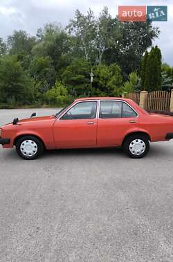 Седан Isuzu Gemini 1982 в 