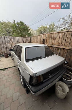 Седан Isuzu Gemini 1986 в 