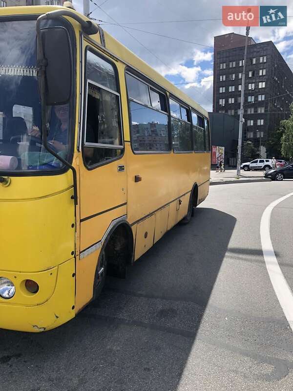 Міський автобус Isuzu MD 2006 в Києві