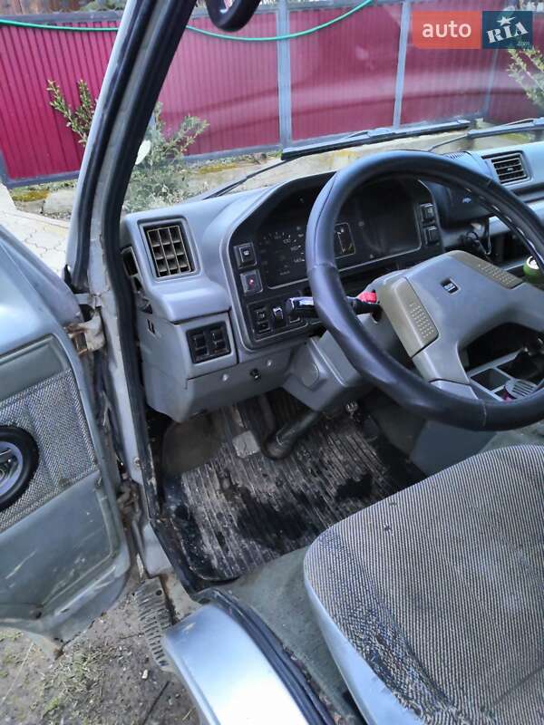 Мінівен Isuzu Midi 1992 в Тячеві фото 9 Мінівен Isuzu Midi 1992 в Тячеві