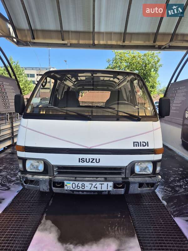 Минивэн Isuzu Midi 1994 в 