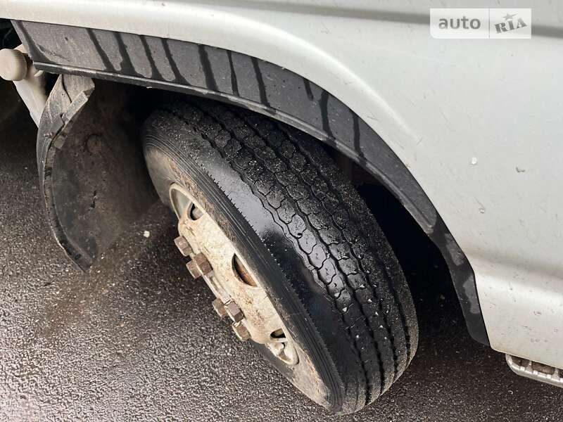Вантажний фургон Isuzu NQR 2006 в Харкові