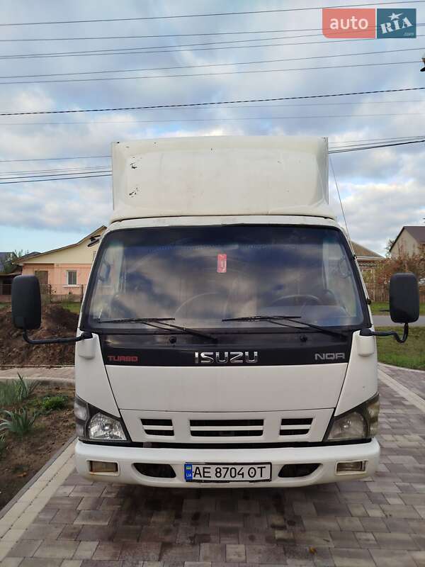 Грузовой фургон Isuzu NQR 2013 в 