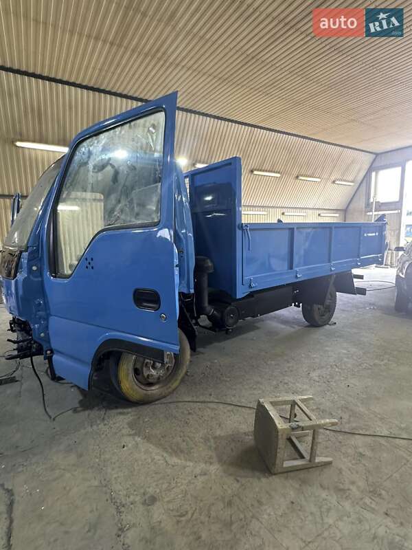 Isuzu NQR 2008