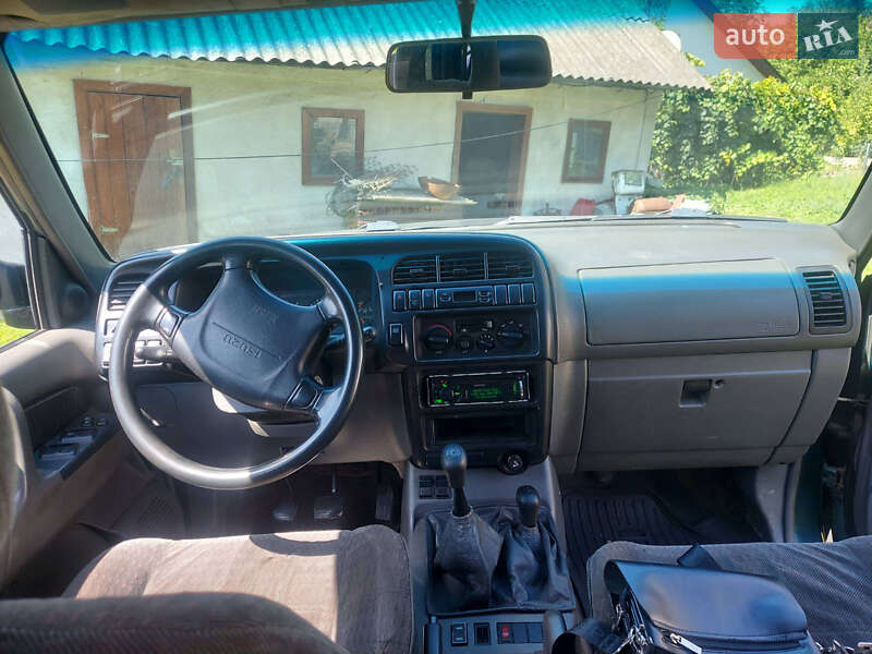 Позашляховик / Кросовер Isuzu Trooper 1996 в Чернівцях
