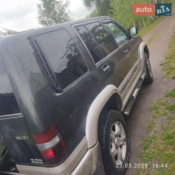 Внедорожник / Кроссовер Isuzu Trooper 2000 в Дубровице