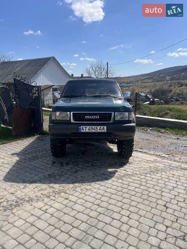 Позашляховик / Кросовер Isuzu Trooper 1996 в Надвірній