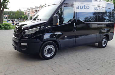 Грузопассажирский фургон Iveco Daily груз.-пасс. 2015 в Киеве