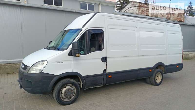 Грузовой фургон Iveco Daily 2010 в 