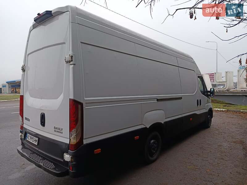 Вантажний фургон Iveco Daily 2015 в Луцьку