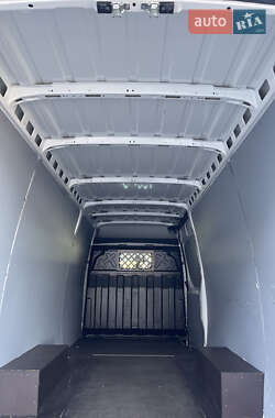Грузовой фургон Iveco Daily 2020 в 